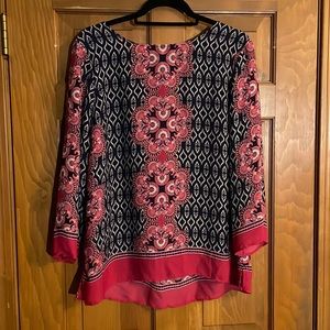 Navy and pick beautiful 3/4 sleeve top